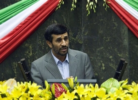 Ahmadínežád dostal posvěcení nejvyššího vůdce, nyní složil přísahu.